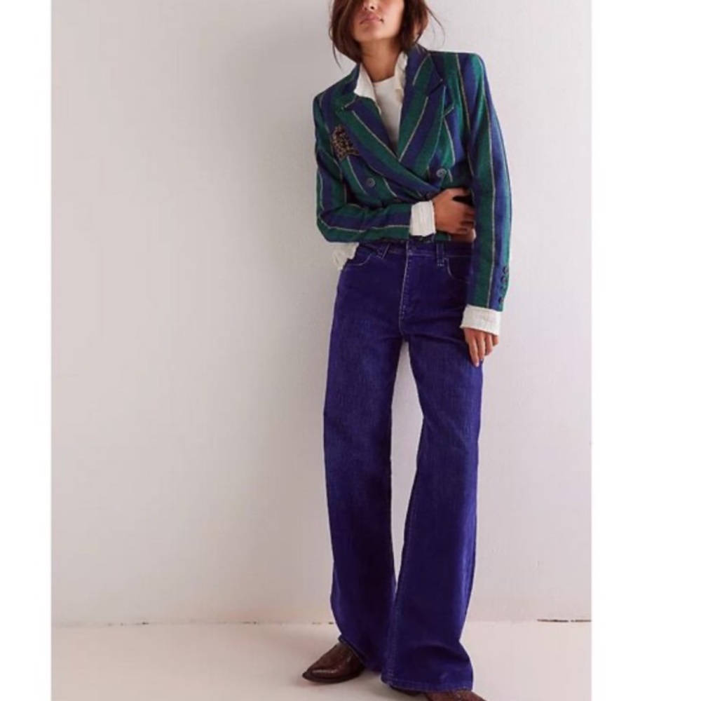 Tinsley Baggy High-Rise
Flocked Jeans
We The Free
NWT
- Twilight Blue or Brown